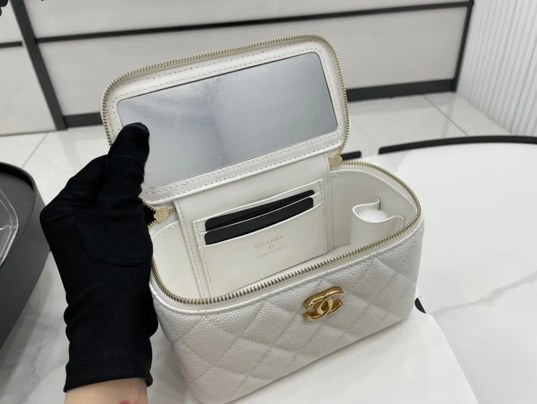 Chanel - Luxury Bag - CHL - 337